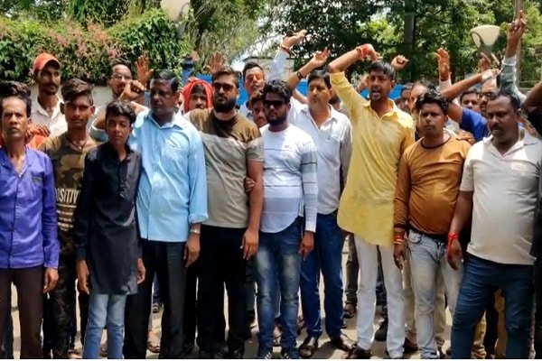 चासनाला सेल के अधिकारी और युवा कांग्रेस के कार्यकर्ताओं में नोकझोंक चासनाला सेल के अधिकारी और युवा कांग्रेस के कार्यकर्ताओं में नोकझोंक