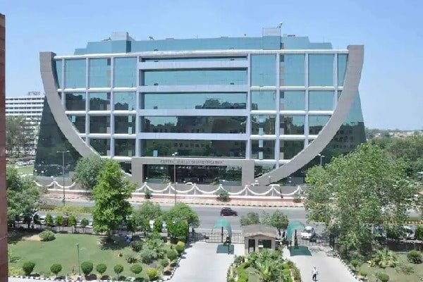 CBI बिल्डिंग में लगी आग, दमकल की 8 गाडियां पहुंचीं CBI बिल्डिंग में लगी आग, दमकल की 8 गाडियां पहुंचीं