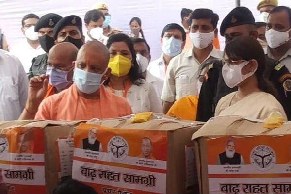 सीएम योगी के पहुंचते ही मायूस लोगों के चेहरे पर लौटी रौनक, देखें वीडियो... सीएम योगी के पहुंचते ही मायूस लोगों के चेहरे पर लौटी रौनक, देखें वीडियो...