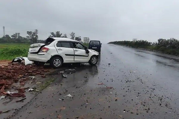 5 दोस्त दर्शन करने रजरप्पा आ रहे थे, रास्ते में हो गया ये... 5 दोस्त दर्शन करने रजरप्पा आ रहे थे, रास्ते में हो गया ये...