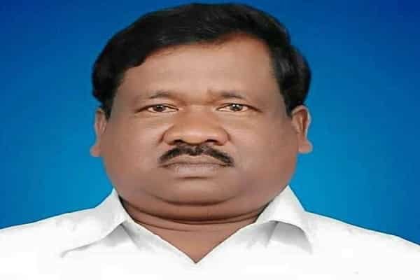 JMM के पूर्व कोषाध्यक्ष पर लगा गंभीर आरोप JMM के पूर्व कोषाध्यक्ष पर लगा गंभीर आरोप