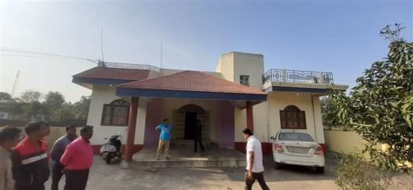 पईसा-कौड़ी, गहना-गेठी सब ले गया, साहब पकड़िये पईसा-कौड़ी, गहना-गेठी सब ले गया, साहब पकड़िये