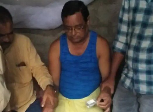 ACB के हत्थे चढ़ा पंचायत सेवक, 5 हजार रुपये ले रहा था घूस ACB के हत्थे चढ़ा पंचायत सेवक, 5 हजार रुपये ले रहा था घूस