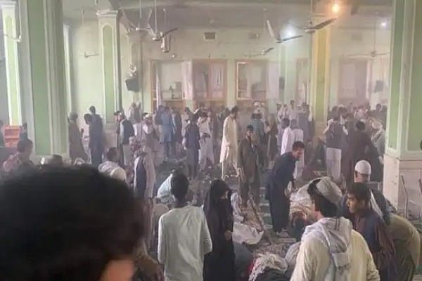 मस्जिद में धमाका, 22 लोग मरे, 40 जख्मी, देखें वीडियो मस्जिद में धमाका, 22 लोग मरे, 40 जख्मी, देखें वीडियो