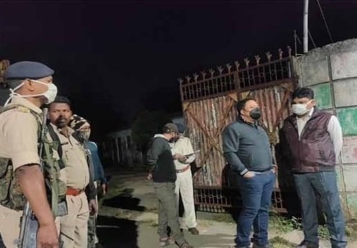 अबोध बेटी और मां की लाशें मिली फांसी पर झूलती हालत में अबोध बेटी और मां की लाशें मिली फांसी पर झूलती हालत में