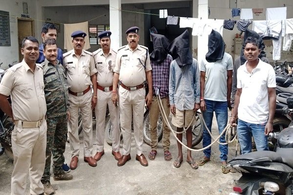 पुलिस रेस हुई और धरा गये सरगना समेत 4 बाइक चोर पुलिस रेस हुई और धरा गये सरगना समेत 4 बाइक चोर
