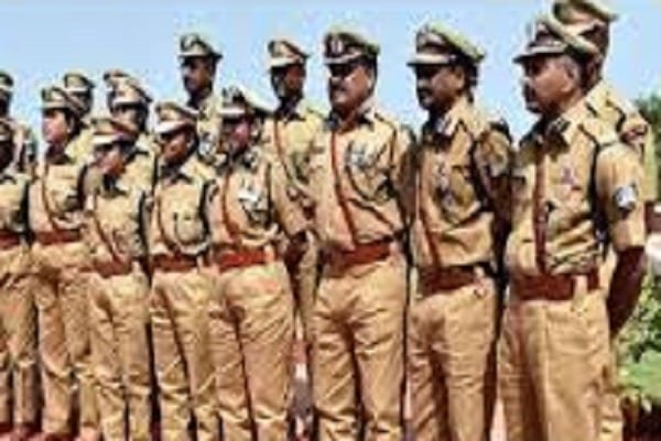 पुलिस में निकली बंपर वैकेंसी, जल्द करें अप्लाई पुलिस में निकली बंपर वैकेंसी, जल्द करें अप्लाई