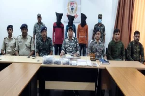 JJMP का सबजोनल कमांडर सहित तीन उग्रवादी धराये, पुलिस से हुई मुठभेड़ में थे शामिल JJMP का सबजोनल कमांडर सहित तीन उग्रवादी धराये, पुलिस से हुई मुठभेड़ में थे शामिल