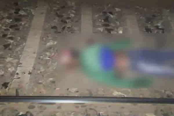 रेलवे ट्रैक पर जो कुछ दिखा, इलाके में सनसनी फैला गया रेलवे ट्रैक पर जो कुछ दिखा, इलाके में सनसनी फैला गया
