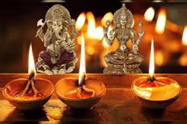 दिवाली के दिन इन कामों से बचें, ऐसे करें मां की पूजा