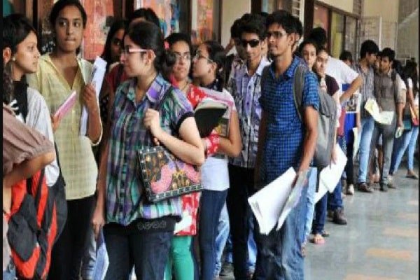 SDM Medical College में फूटा 'कोरोना बम', दो हॉस्टल सील SDM Medical College में फूटा 'कोरोना बम', दो हॉस्टल सील