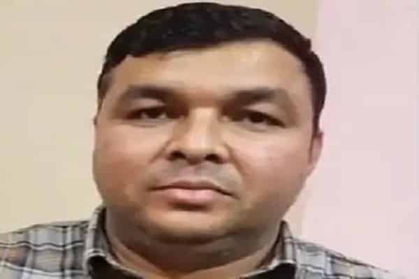 5 रुपये के लिए इस टीचर ने 5 साल लड़ा केस, ऐसे मिला इंसाफ 5 रुपये के लिए इस टीचर ने 5 साल लड़ा केस, ऐसे मिला इंसाफ