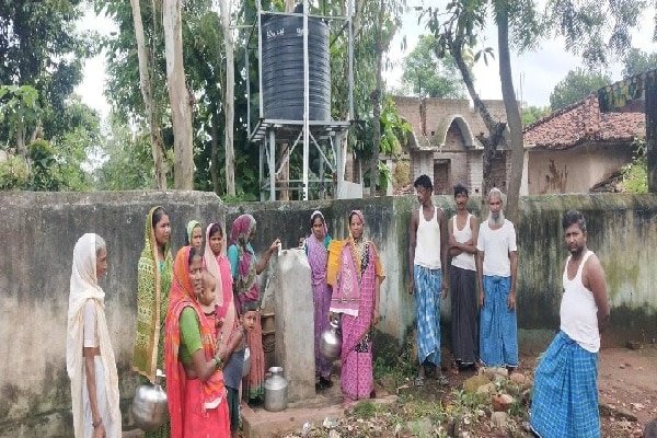 6 माह से खराब है जलमीनार, ग्रामीण ने जताया आक्रोश 6 माह से खराब है जलमीनार, ग्रामीण ने जताया आक्रोश
