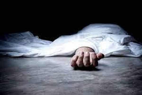 घर में पत्नी और जंगल में फंदे से झूलती मिली पति की लाश... घर में पत्नी और जंगल में फंदे से झूलती मिली पति की लाश...