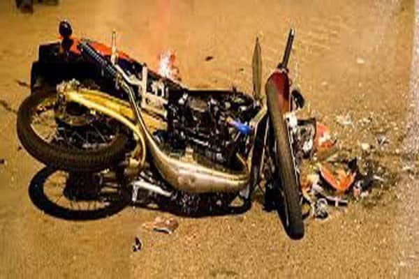 हाइवा की चपेट में आकर बाइक सवार एमआर की गई जान हाइवा की चपेट में आकर बाइक सवार एमआर की गई जान