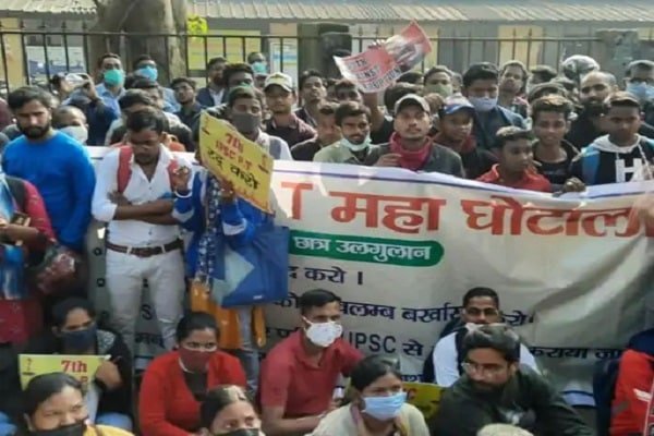 रांची में JPSC कार्यालय के बाहर हंगामा... रांची में JPSC कार्यालय के बाहर हंगामा...