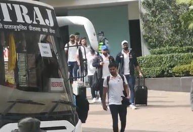 माही के शहर से विदा हुये खिलाड़ी, फैंस का ऐसे किया शुक्रिया माही के शहर से विदा हुये खिलाड़ी, फैंस का ऐसे किया शुक्रिया