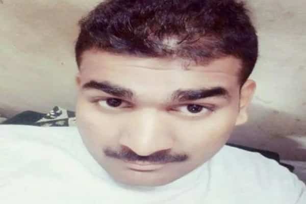 पाकिस्तानी महिला के जाल में ऐसा फंसा सेना जवान कि... पाकिस्तानी महिला के जाल में ऐसा फंसा सेना जवान कि...