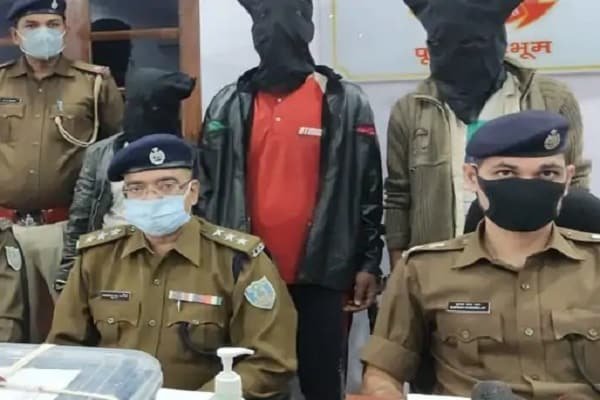 Egg Roll खाने के बहाने दुकान में घुसा और कर डाला... Egg Roll खाने के बहाने दुकान में घुसा और कर डाला...
