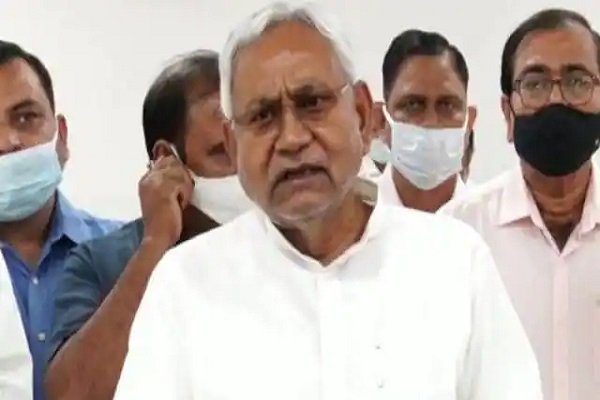 इन कर्मचारियों को 5 लाख का तोहफा, सीएम ने लिया फैसला इन कर्मचारियों को 5 लाख का तोहफा, सीएम ने लिया फैसला