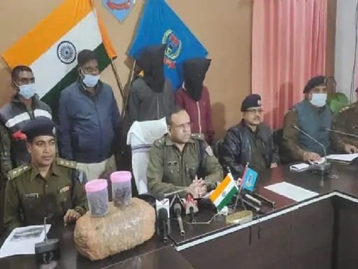 अब हाइवा से हो रही गांजा तस्करी, धराया तो उगले कई राज अब हाइवा से हो रही गांजा तस्करी, धराया तो उगले कई राज