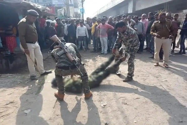 डॉन की हत्या के मोस्ट वांटेड को बीच सड़क पर गोलियों से भूना डॉन की हत्या के मोस्ट वांटेड को बीच सड़क पर गोलियों से भूना