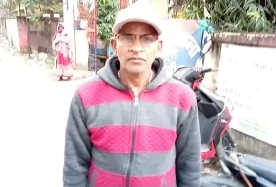 सब्जी लेने क्या रूका, हो गया बर्बाद, देखें... सब्जी लेने क्या रूका, हो गया बर्बाद, देखें...