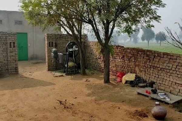 नशेड़ी बेटा ने डर से मां बाप को काट डाला नशेड़ी बेटा ने डर से मां बाप को काट डाला