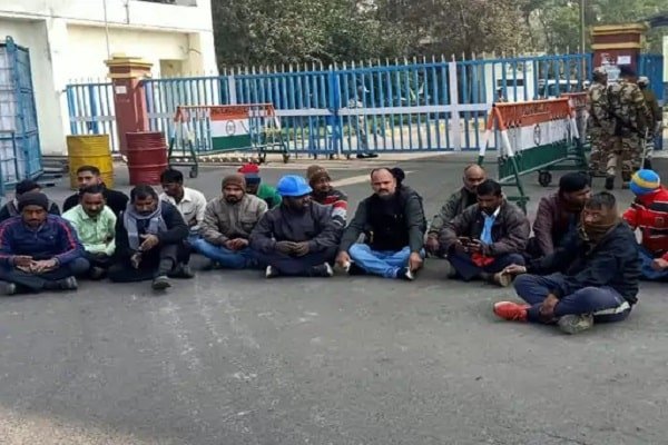 ताप केंद्र में गिरने से कर्मी की मौत, हादसे के बाद खूब हुआ हंगामा ताप केंद्र में गिरने से कर्मी की मौत, हादसे के बाद खूब हुआ हंगामा