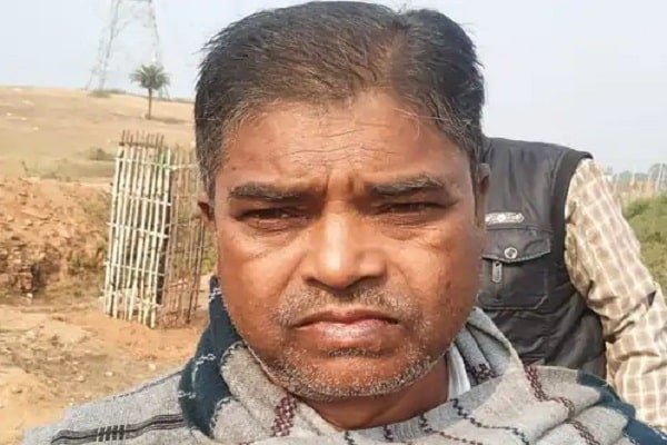 घूसे लेते पंचायत सचिव धराया, पकड़े जाने के बाद क्या बोला... घूसे लेते पंचायत सचिव धराया, पकड़े जाने के बाद क्या बोला...