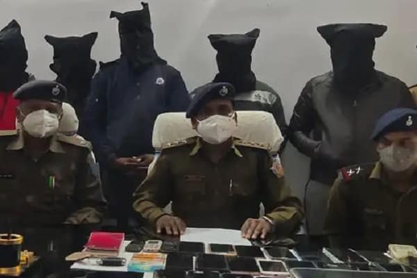 11 साइबर अपराधी धराये, मिला इतना कुछ कि पुलिस दंग 11 साइबर अपराधी धराये, मिला इतना कुछ कि पुलिस दंग