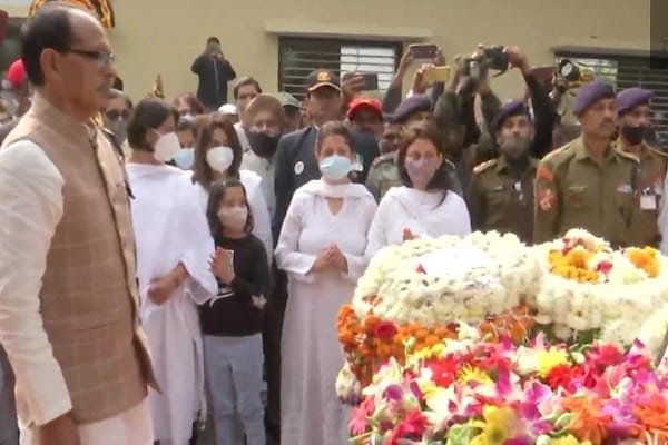 अंतिम सफर पर ग्रुप कैप्टन Varun Singh, देखें तस्वीरें... अंतिम सफर पर ग्रुप कैप्टन Varun Singh, देखें तस्वीरें...