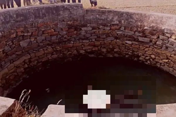 कुएं में झांका तो ग्रामीणों के उड़े होश कुएं में झांका तो ग्रामीणों के उड़े होश