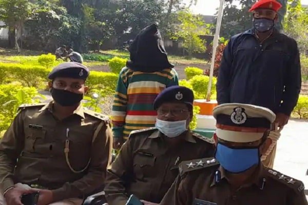 आशिक प्रफुल्ल को दे दी खौफनाक मौत, देखिये क्या हुआ आरोपियों के साथ... आशिक प्रफुल्ल को दे दी खौफनाक मौत, देखिये क्या हुआ आरोपियों के साथ...