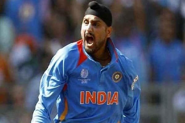 भारत के दिग्गज ऑफ स्पिनर Harbhajan Singh ने क्रिकेट से लिया संन्यास भारत के दिग्गज ऑफ स्पिनर Harbhajan Singh ने क्रिकेट से लिया संन्यास