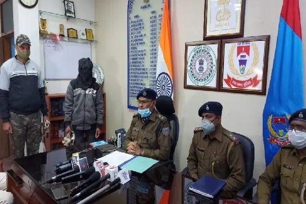 नौकरी से निकाला तो मालिक के साथ कर डाला... देखें वीडियो