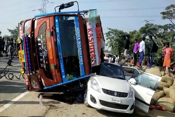 खाना खाकर कार में बैठते ही ये क्या हो गया... खाना खाकर कार में बैठते ही ये क्या हो गया...