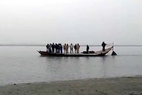 गंडक में डूबी नाव, 24 लोग थे सवार...देखें... गंडक में डूबी नाव, 24 लोग थे सवार...देखें...
