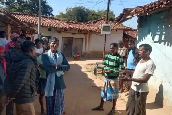 दो दिन मां से नहीं हुआ संपर्क, घर पहुंचा तो लगा फूट-फूटकर रोने... दो दिन मां से नहीं हुआ संपर्क, घर पहुंचा तो लगा फूट-फूटकर रोने...