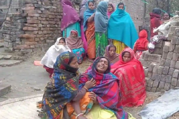 इस हाल में मिला 4 दिनों से गायब दिलीप, आक्रोशित हुये ग्रामीण... इस हाल में मिला 4 दिनों से गायब दिलीप, आक्रोशित हुये ग्रामीण...