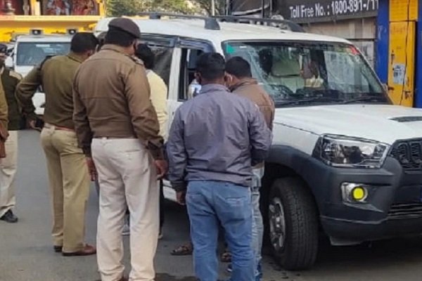 एक्शन में रांची DTO, 37 गाड़ियों से वसूले पौने चार लाख एक्शन में रांची DTO, 37 गाड़ियों से वसूले पौने चार लाख