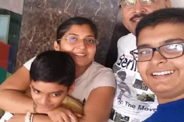 पुलिस इंस्पेक्टर की पत्नी की फंदे पर लटकी मिली डेड बॉडी पुलिस इंस्पेक्टर की पत्नी की फंदे पर लटकी मिली डेड बॉडी