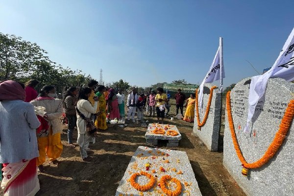हरमू बायपास रोड के चडरी मसना में हुई हरगड़ी पूजा, ग्रामीणों ने लिया भाग हरमू बायपास रोड के चडरी मसना में हुई हरगड़ी पूजा, ग्रामीणों ने लिया भाग