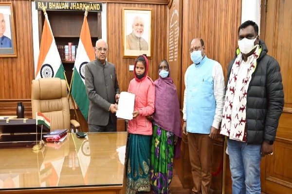कैसे करें भरोसा, उनके रहते चिता सजा मार दी माचिस, देखें वीडियो... कैसे करें भरोसा, उनके रहते चिता सजा मार दी माचिस, देखें वीडियो...