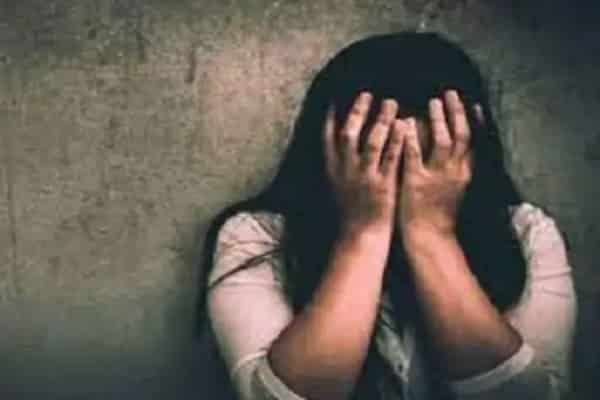 मेला घूमने गई बच्ची हो गई दरिंदगी की शिकार, बताया कैसे रातभर... मेला घूमने गई बच्ची हो गई दरिंदगी की शिकार, बताया कैसे रातभर...