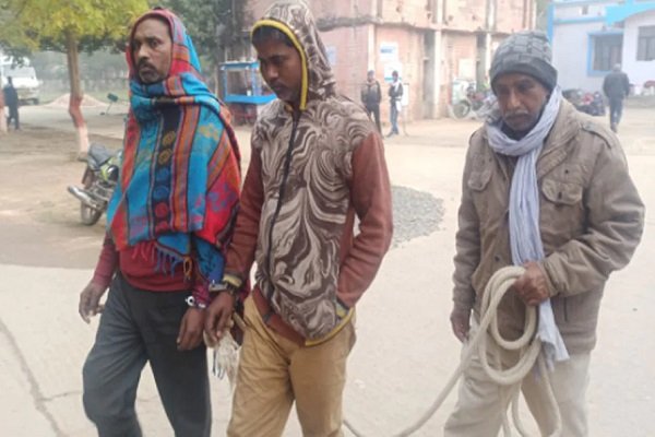 प्रेमी के साथ रंगरेलिया मना रही थी, अचानक पहुंचा पति और फिर… प्रेमी के साथ रंगरेलिया मना रही थी, अचानक पहुंचा पति और फिर…