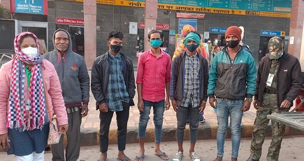 'हमें तो लगा था अब लौट नहीं पाएंगे, Hemant सरकार की मदद से लौटे वापस' 'हमें तो लगा था अब लौट नहीं पाएंगे, Hemant सरकार की मदद से लौटे वापस'