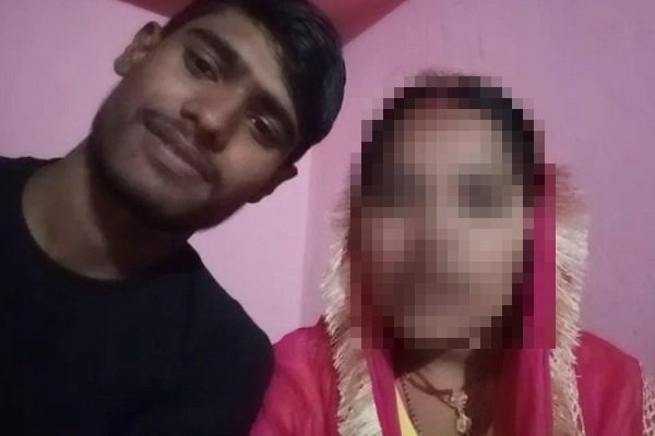 इधर बाप ने कराया किडनैपिंग का FIR, उधर बेटी का वीडियो वायरल इधर बाप ने कराया किडनैपिंग का FIR, उधर बेटी का वीडियो वायरल