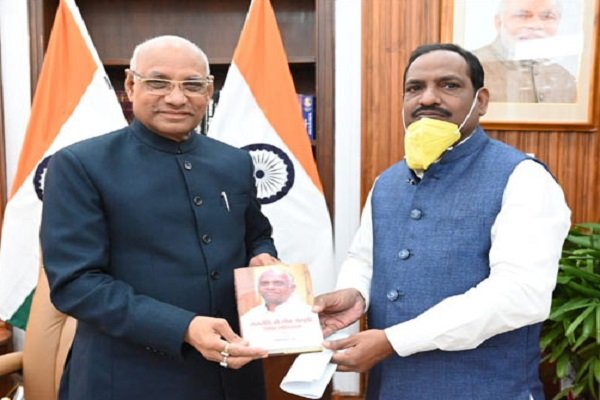 राज्यपाल रमेश बैस से मिले चंद्रवंशी समाज के अध्यक्ष, किया ये आग्रह राज्यपाल रमेश बैस से मिले चंद्रवंशी समाज के अध्यक्ष, किया ये आग्रह