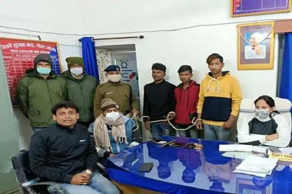 चाकू की नोक पर रेलवे ड्राइवर से लूट, तीन अपराधी धराये चाकू की नोक पर रेलवे ड्राइवर से लूट, तीन अपराधी धराये